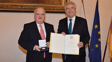 Thomas Kaeser recibe la Medalla de Honor de Baviera por sus grandes logros a favor de la economía bávara.