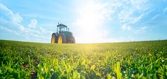 Compresores de KAESER KOMPRESSOREN en la agricultura: soluciones robustas para todas las aplicaciones agrícolas y sus máquinas.