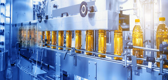 Compresores en el envasado de alimentos: tecnología limpina, segura y libre de aceite de KAESER KOMPRESSOREN en la línea de producción.